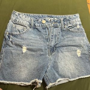 Cute comfy jean shorts with rips